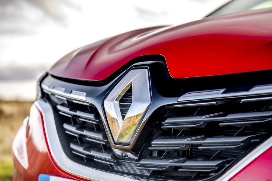Логотип Renault Captur S-Edition 2019 года  (UK) (фото 3 из 40)